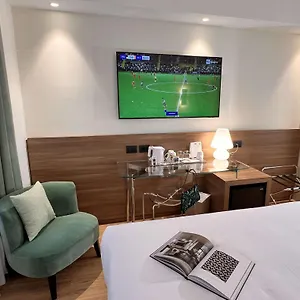 بِست ويستيرن سيتي إيطاليا